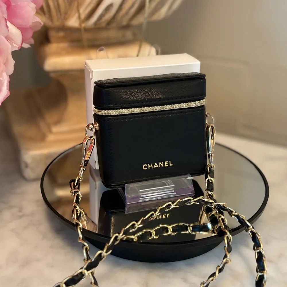 NIB Black mini casa Crossbody Bag with Gold Chain - Picture 4 of 10